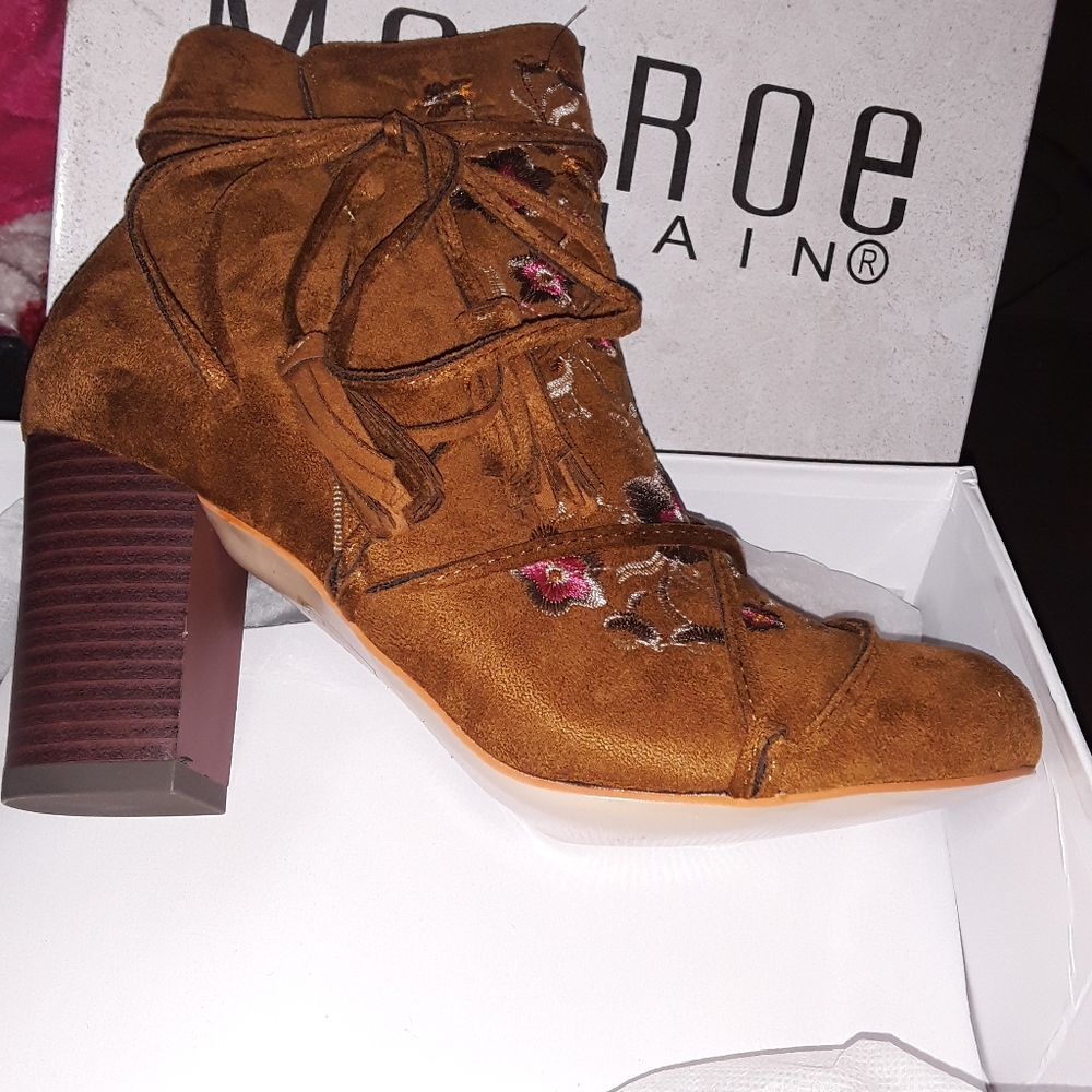 Boots - Picture 3 of 3